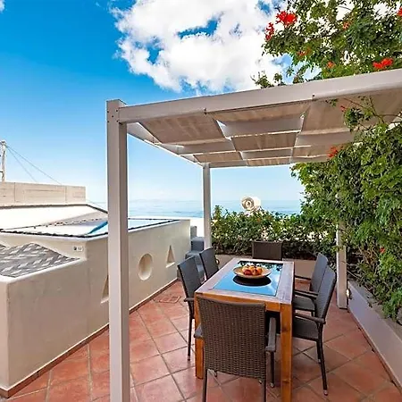 By Thira Hotel